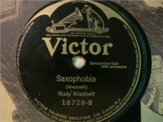 small_victor 18728 b.webp